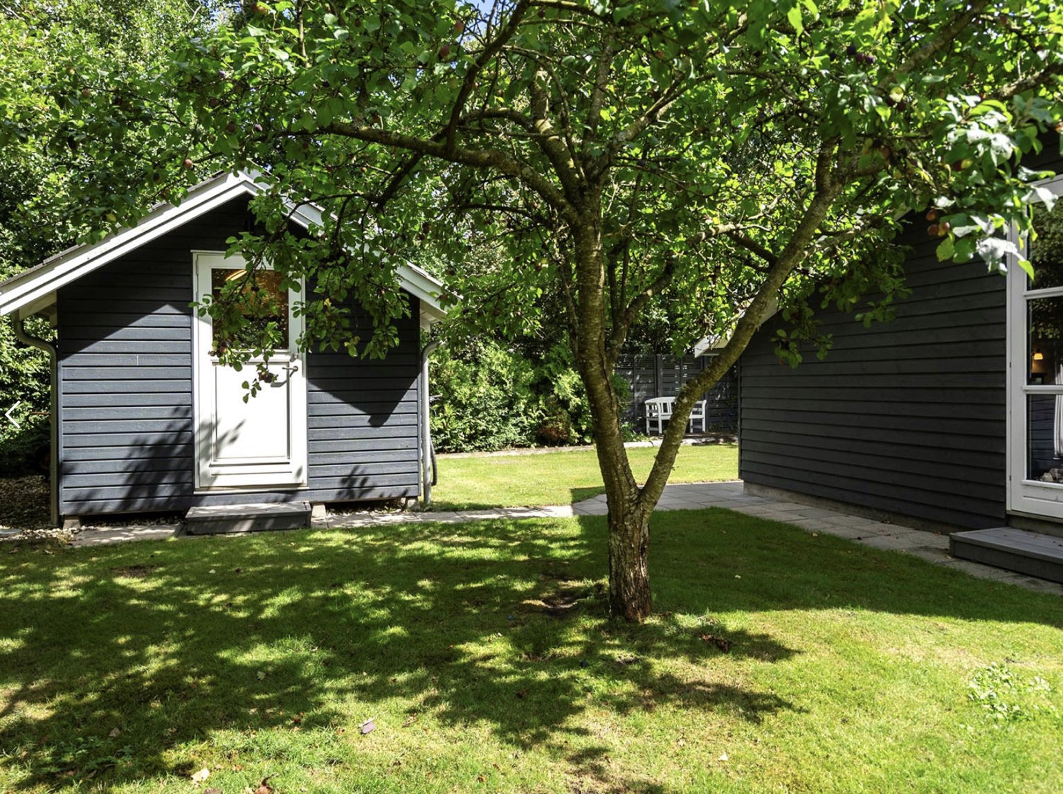 Sommerhuset set fra haven